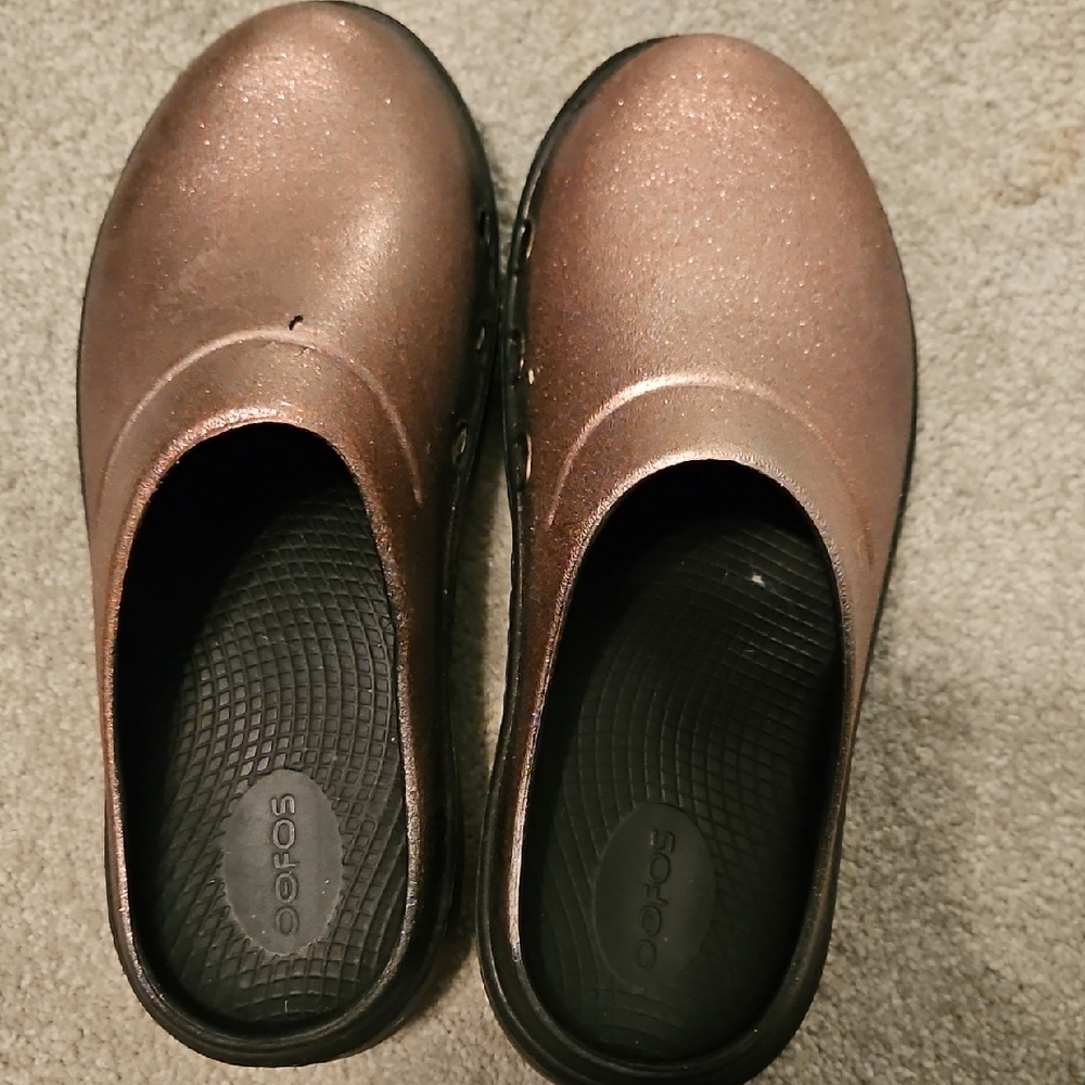 Oofos  Bronze Slip-On Clogs